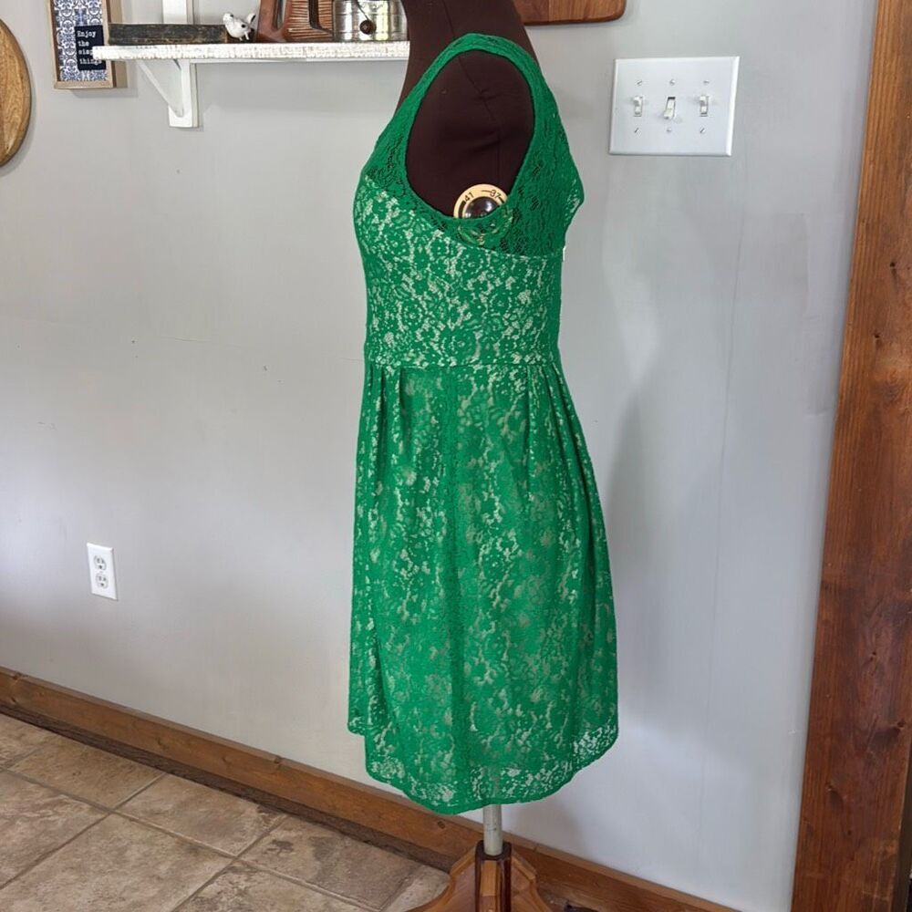 Betsy Johnson nude floral overlay lace dress size 4 fit and flare Kelly green fa - Picture 3 of 11